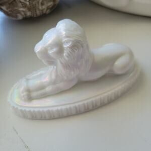 Oscar Lion Summit Pearlized White Slag Carnival Glass Paperweight/Figurine